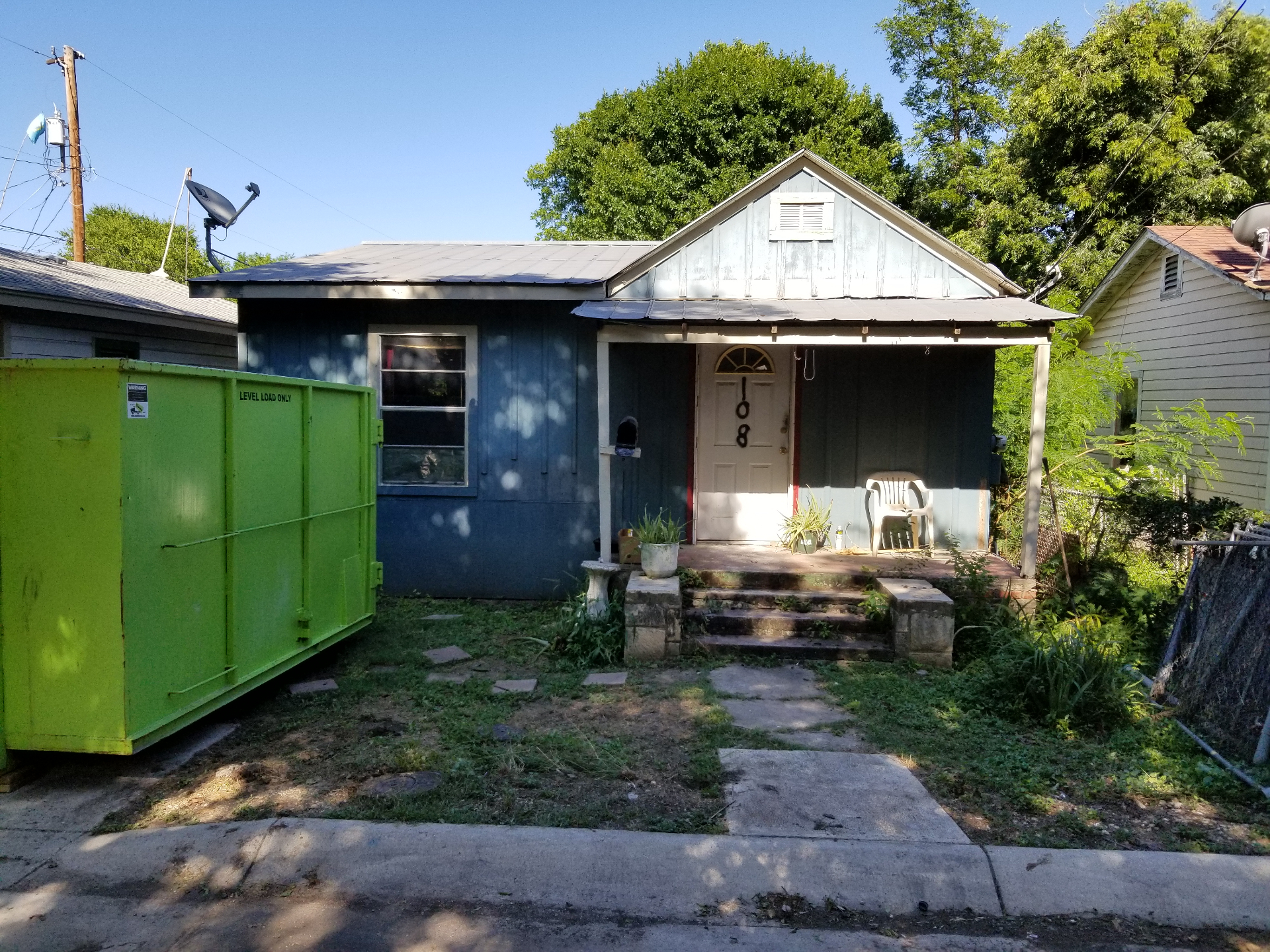 Downtown Charming Cottage - Before